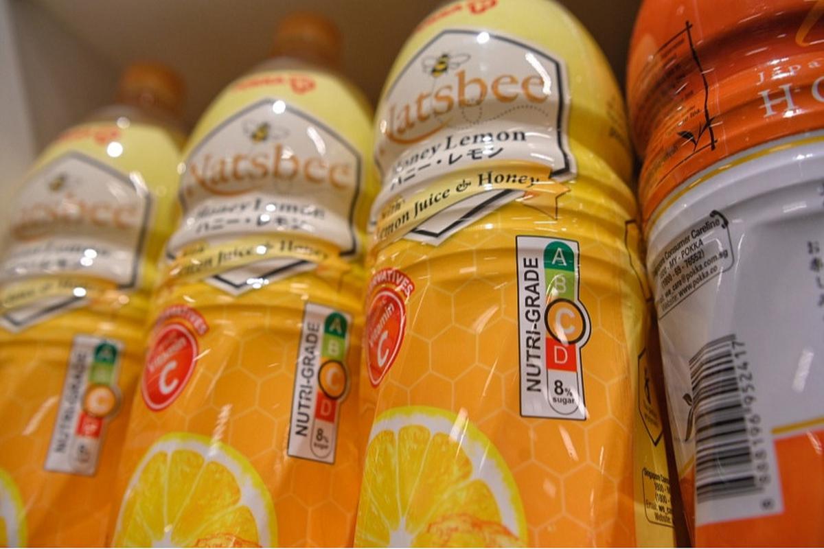 Minuman kemasan yang dijual di Singapura.