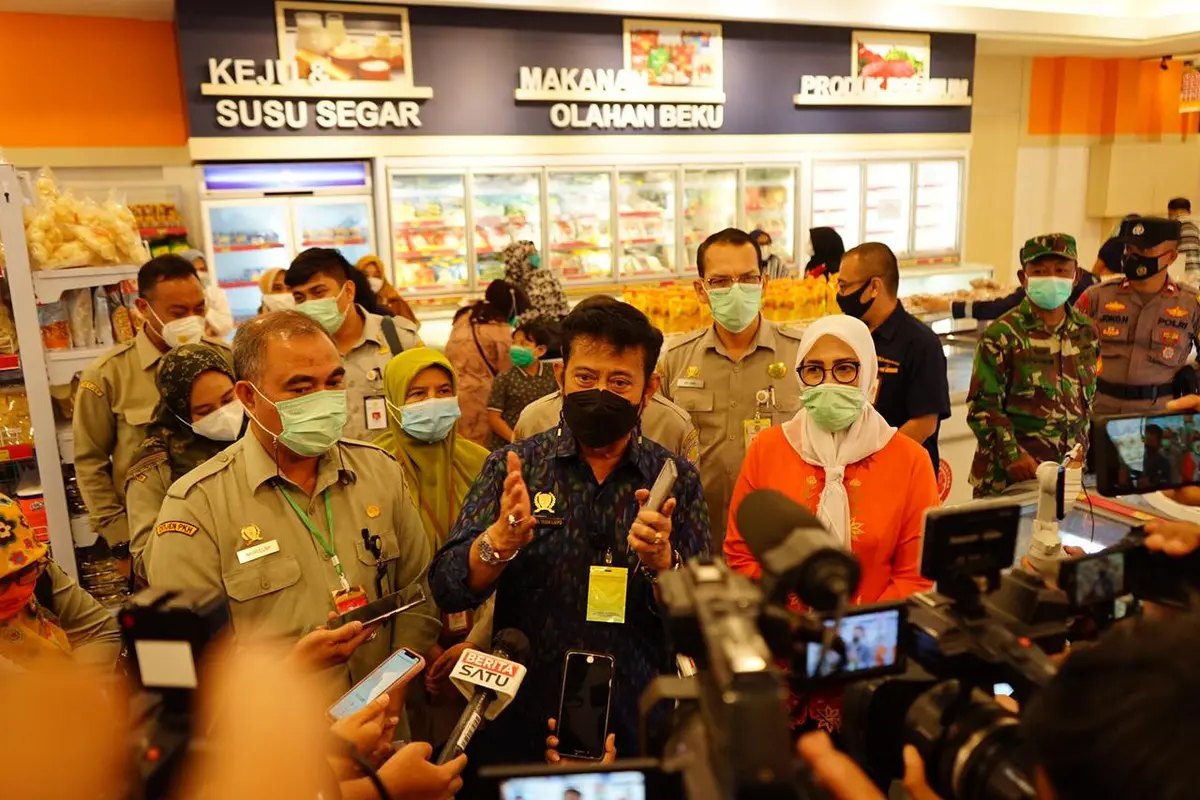 Menteri Pertanian Syahrul Yasin Limpo saat meninjau Toko Daging Nusantara GDC, Depok.