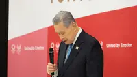 Ketua Olimpiade Tokyo 2020, Yoshiro Mori, mengumumkan pengunduran diri di kantor pusat komite, Tokyo, Jumat (12/2/2021). (AFP Forum/Yoshikazu Tsuno)