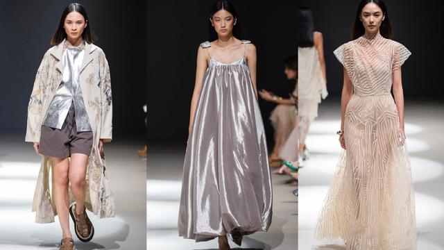 Koleksi terbaru desainer Sapto Djojokartiko Spring/Summer 2024 saat pergelaran di Jakarta, Selasa malam (31/10/2023).