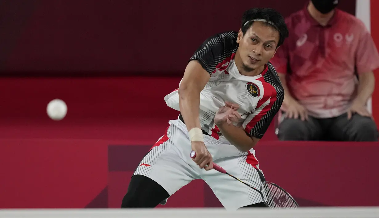 Hasli ini membuat pasangan Ahsan/Hendra tak mampu melanjutkan ke babak final nomor ganda putra Olimpiade Tokyo 2020. Harapan terakhir mereka adalah menyabet medali perunggu melawan hasil pasangan Malaysia dan China. (Foto: AP/Dita Alangkara)
