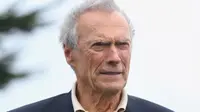 Clint Eastwood kelihatannya masih bingung dengan tren teknologi terkini. 