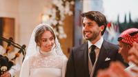 Putri Iman dari Yordania resmi menikah dengan Jameel Alexander Thermiotis. (Dok. Instagram/@adegrees/https://www.instagram.com/p/CptIa0ss2kt/Dyra Daniera)
