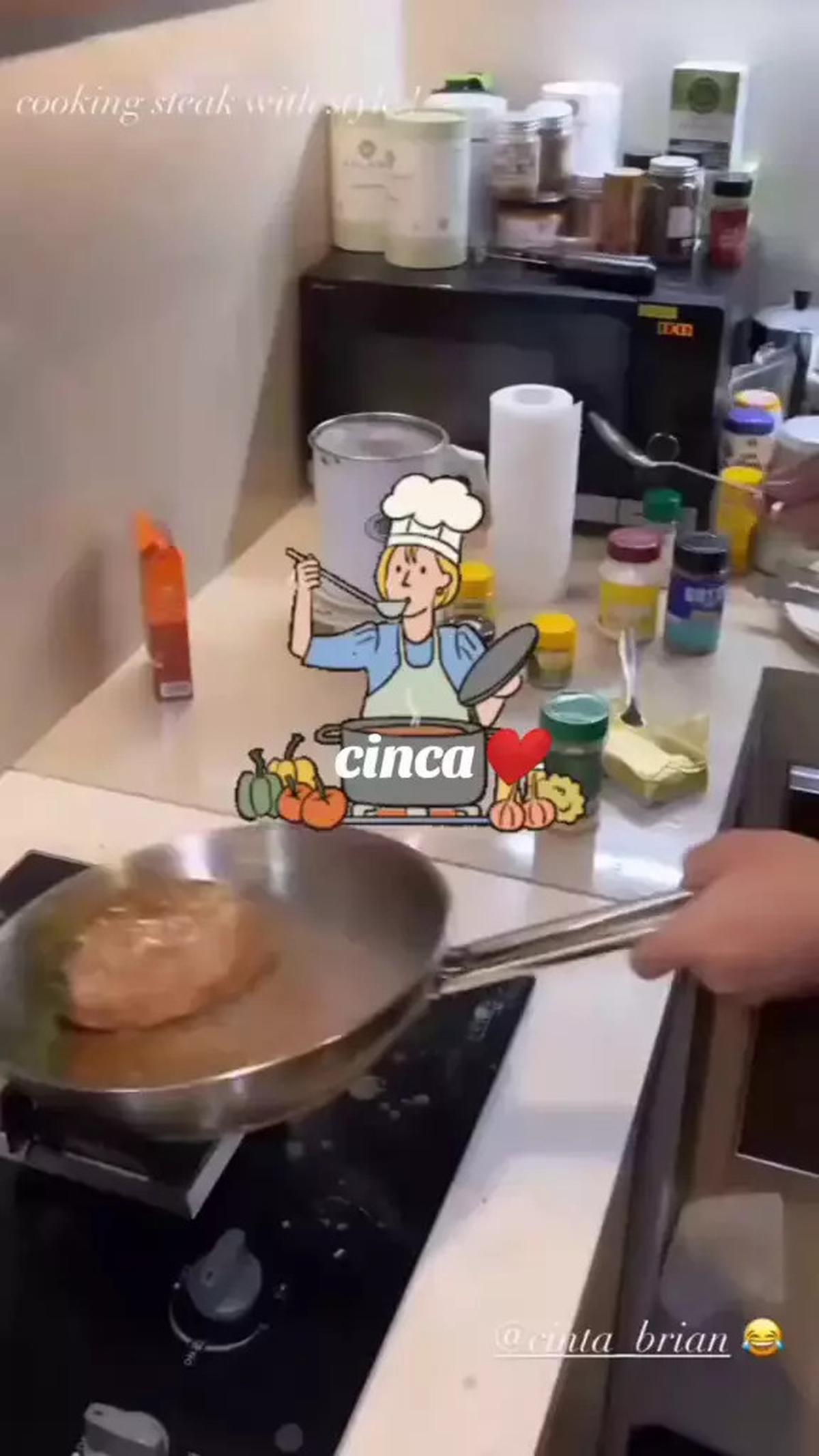 5 Potret Dapur Cinta Brian yang Simple dan Fungsional, Pacar Gisel Ternyata Hobi Banget Masak