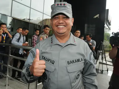 Kepala Badan Keamanan Laut (Bakamla) Laksamana Madya Achmad Taufiqoerrochman seusai bertemu pimpinan KPK di Jakarta, Kamis (17/1). Kunjungan tersebut merupakan langkah pengenalan yang dilakukannya sebagai pejabat baru. (Merdeka.com/Dwi Narwoko)