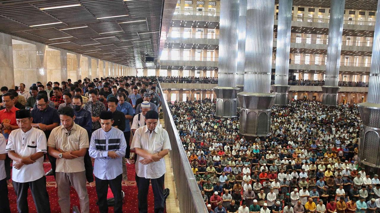 Salat Jumat pertama Ramadan 1446 Hijriah di Masjid Istiqlal