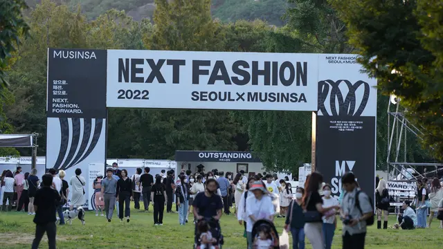 MUSINSA Bagikan Tips Ide Cozy Outfits Ala Kpop Idol di Musim Hujan