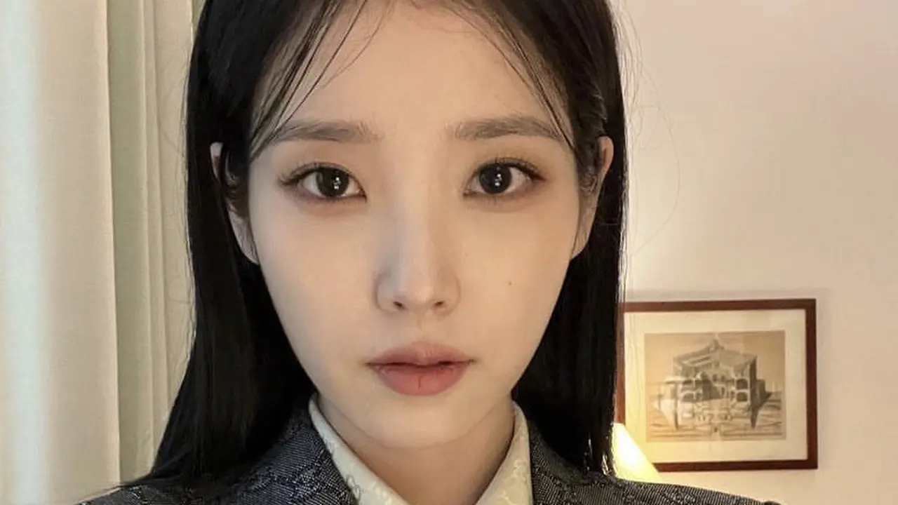 Gaya Berkelas Girl Boss IU di Milan Fashion Week