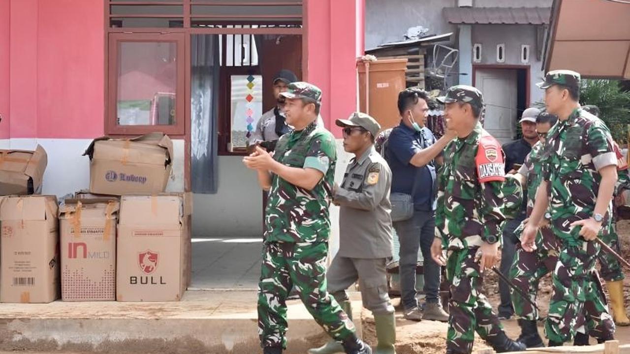 KSAD Jenderal Maruli Simanjuntak Tinjau Pemulihan Pasca Banjir di Tapanuli Tengah