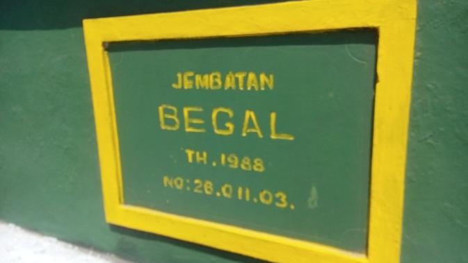 Saat melintas di jalan jalur selatan Kulonprogo hati-hati karena ada Es Tape Bok Begal yang terkenal di Panjatan, Kulonprogo. Bok atau Brog yang bagi warga sekitar dan orang Jawa menyebutnya untuk jembatan