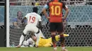 Namun sayang, eksekusi penalti yang diambil Alphonso Davies masih gagal menaklukkan Thibaut Courtois. Tendangan Alphonso Davies masih dapat ditepis kiper milik Real Madrid tersebut. (AP/Hassan Ammar)