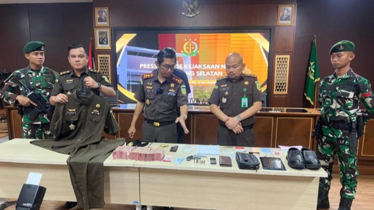 Jaksa Gadung Kantongi Revolver Ditangkap di Tangsel, Cuan Ratusan Juta dari Tipu Korbannya