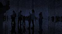 Siluet pengunjung saat menikmati instalasi seni digital imersif berjudul "The Infinite Crystal Universe", di museum "teamLab Massless" yang baru dibuka di Beijing, China, Senin (26/12/2022). Berbasis di Tokyo teamLab membuat museum seni digital yang memamerkan berbagai karya seni interaktif di dalam pusat perbelanjaan di ibu kota Beijing. (AP Photo/Andy Wong)