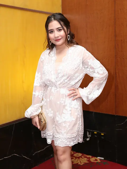 Terkait soal momen sakral akad nikah Radit dan Anissa, Prilly mengatakan bahwa acaranya sangat pecah dengan momen-momen lucu dari tingkah laku Radit. Dan menurutnya, ini membuat suasana jadi tidak tegang. (Nurwahyunan/Bintang.com)