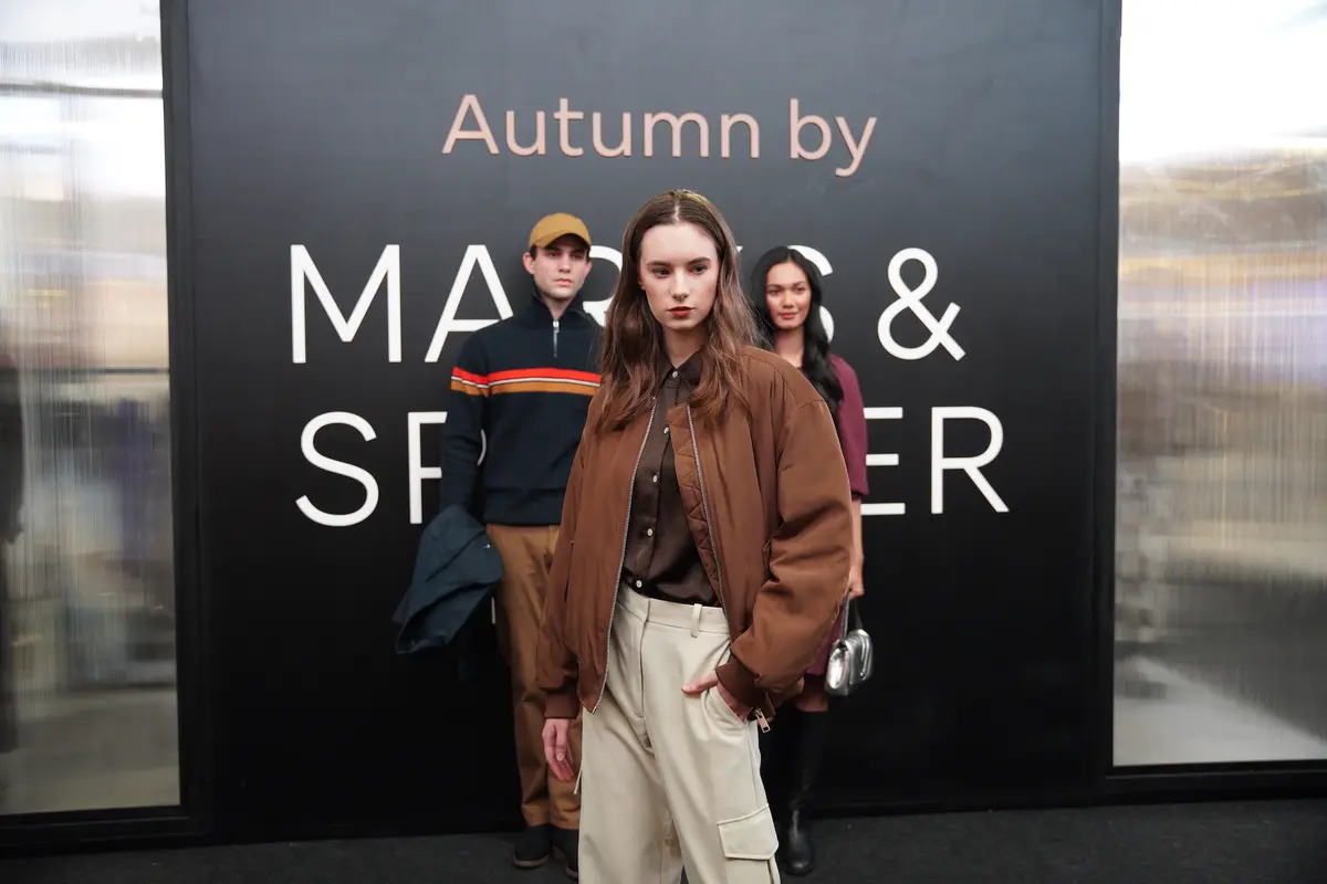 Gandeng Sienna Miller, Marks & Spencer Rilis Koleksi Musim Gugur 2023 yang Stylish dan Versatile
