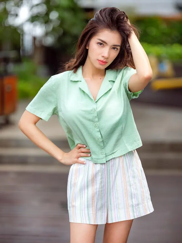 Angel Karamoy tampak masih belia meski anaknya sudah remaja (Instagram/realangelkaramoy)