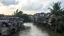 Suasana pemukiman warga bantaran sungai Ciliwung, Jakarta, Rabu (18/5/2016). Gubernur DKI Jakarta, Basuki Tjahaja Purnama mencatat ada sekitar 50 ribu warga bantaran Ciliwung yang harus direlokasi. (Liputan6.com/Yoppy Renato)