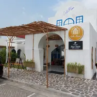 Ini destinasi healing dengan sajian menu enak dengan nuansa ala Santorini (Calli Mera)