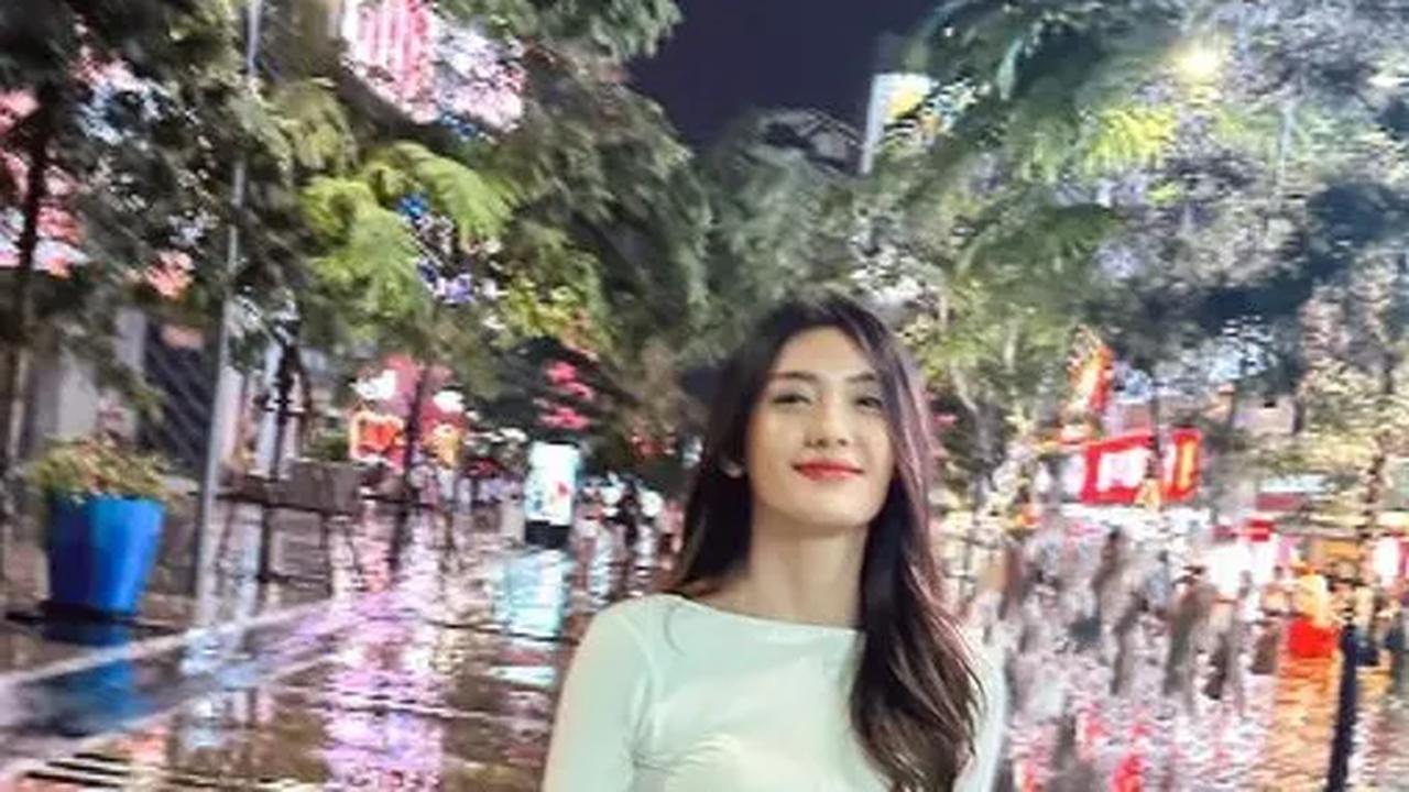 Cantik! 10 Potret Anissa Aziza Istri Raditya Dika Jalan-jalan di Bangkok Penampilannya Disebut Seperti Gadis, Netizen 'Ibu-ibu ini Anak Dua