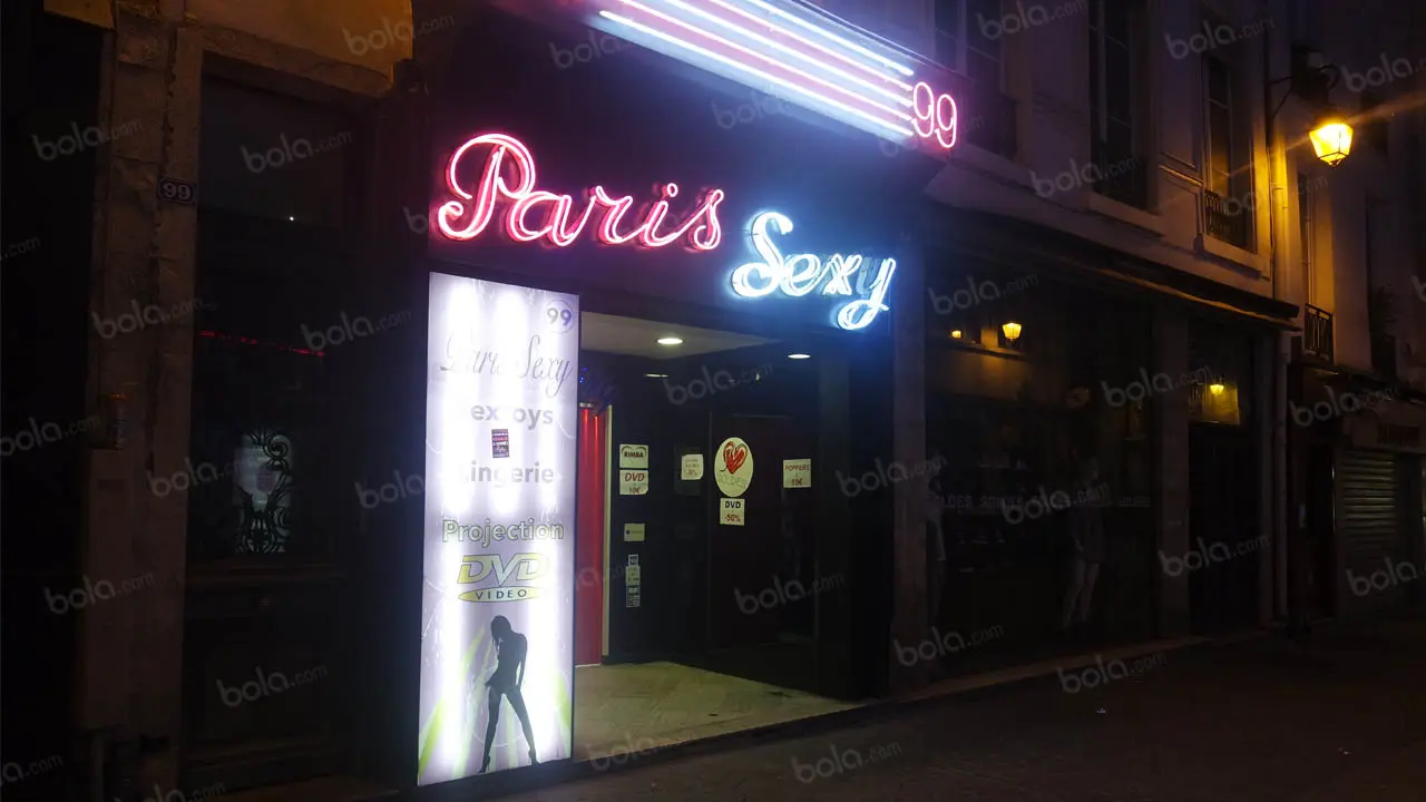 Rue St Dennis