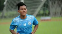 Nur Hardianto gabung Arema. (Bola.com/Iwan Setiawan)