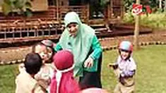 Sekolah Alam Bintaro berharap anak-anak bisa berakhlak baik, berpikir ilmiah, dan mempunyai jiwa pemimpin. Sekolah karakter mengajarkan anak-anak harus jujur. 
