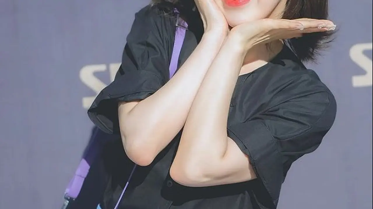 Outfit Simpel Ala Wendy Red Velvet di SBS Radio