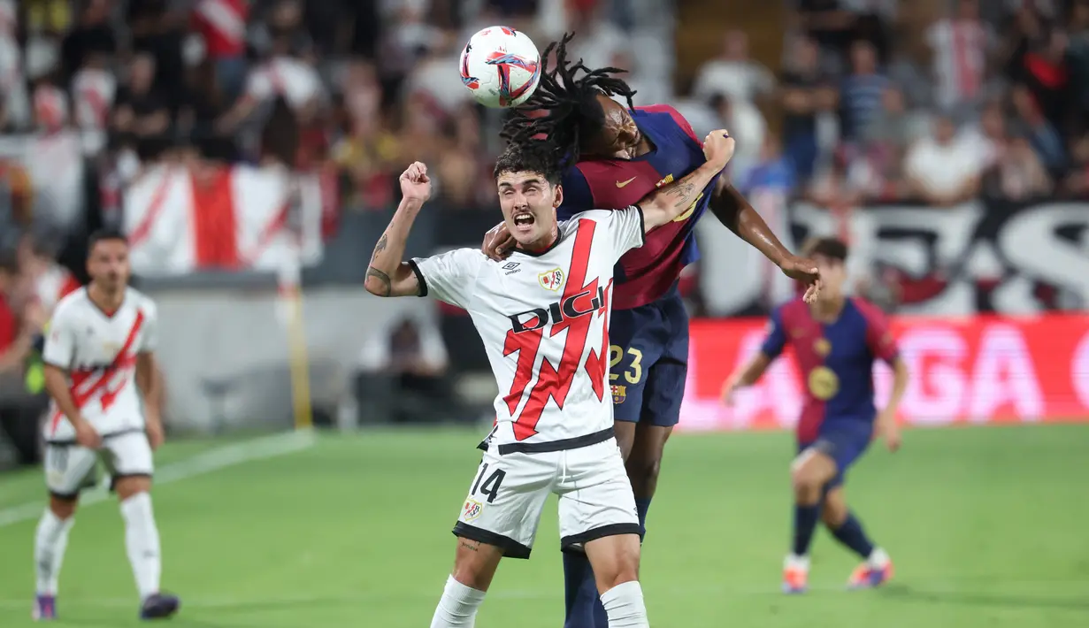 Atas hasil ini, Barcelona saat ini memimpin klasemen sementara La Liga Spanyol dengan poin sempurna dari tiga laga, yakni sembilan. (Pierre-Philippe MARCOU / AFP)