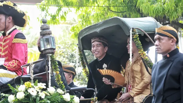 [Bintang] Joko Widodo dan Ibu Iriana Joko Widodo
