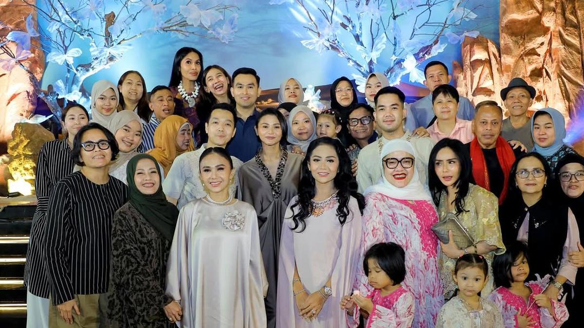 Parade Kaftan dari Kris Dayanti hingga Amora Lemos Saat Bukber Keluarga Besar