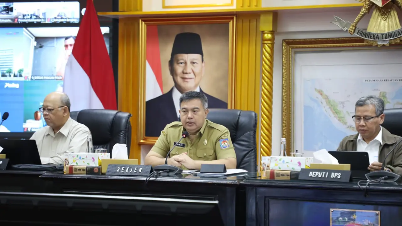 Sekjen Kemendagri Ajak Pemda Dukung Perum Bulog Stabilkan Harga Beras Lewat Program SPHP