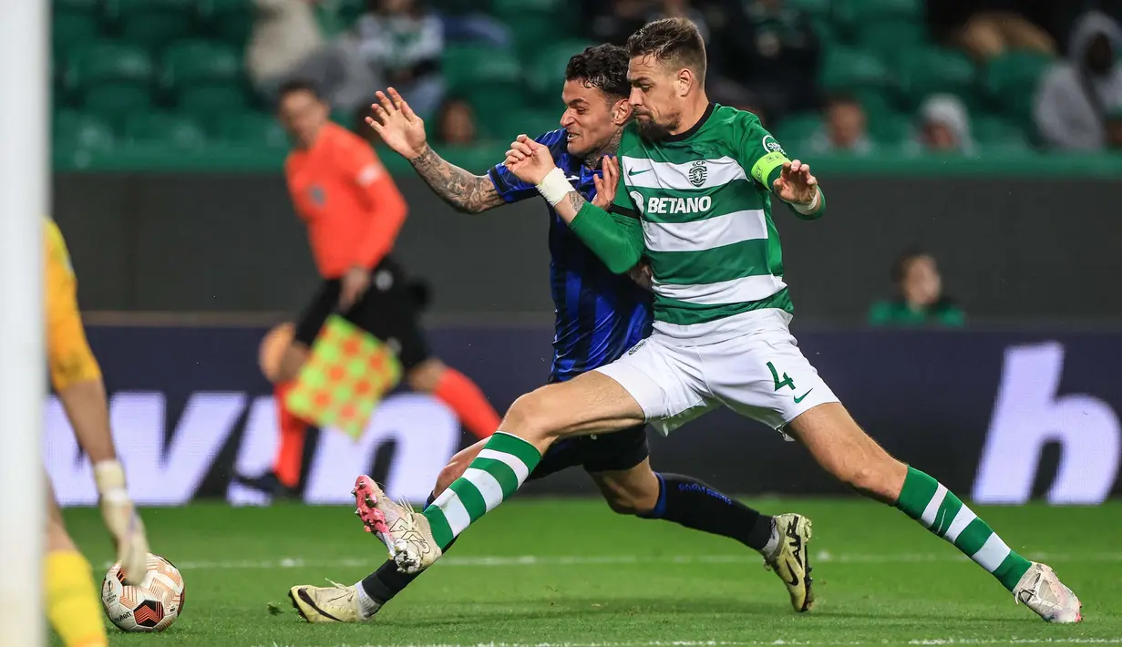 Laga leg pertama antara Sporting dan Atalanta membuka rangkaian babak 16 besar Liga Europa 2023/2024. (PATRICIA DE MELO MOREIRA/AFP)