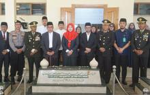 Pemkab Bekasi Peringati Hari Pahlawan dengan Tabur Bunga di Makam KH Noer Alie: Teladani Semangat Juang Ulama Pejuang