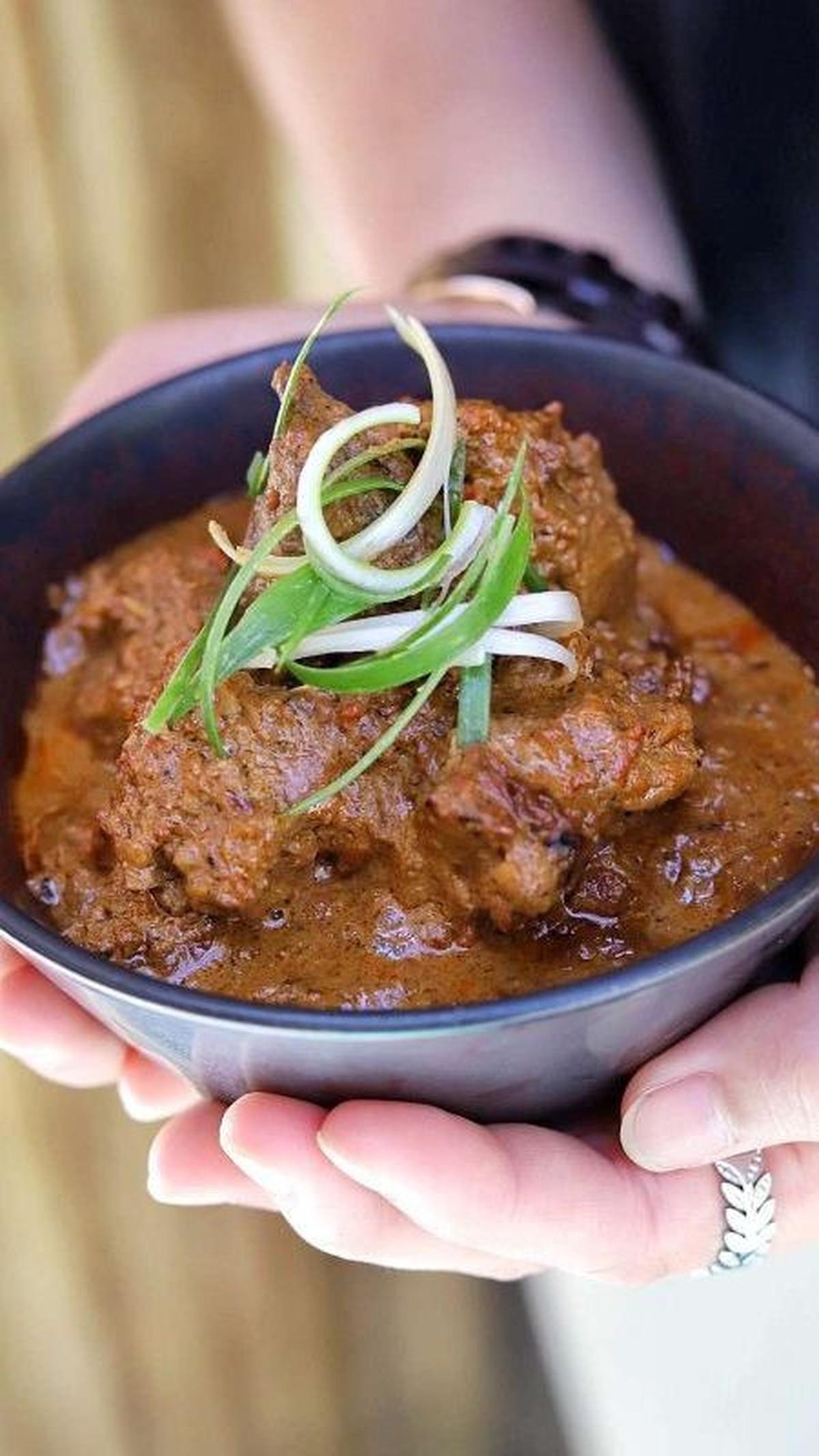<b>4. Rendang Kambing Gula Merah</b><br>
