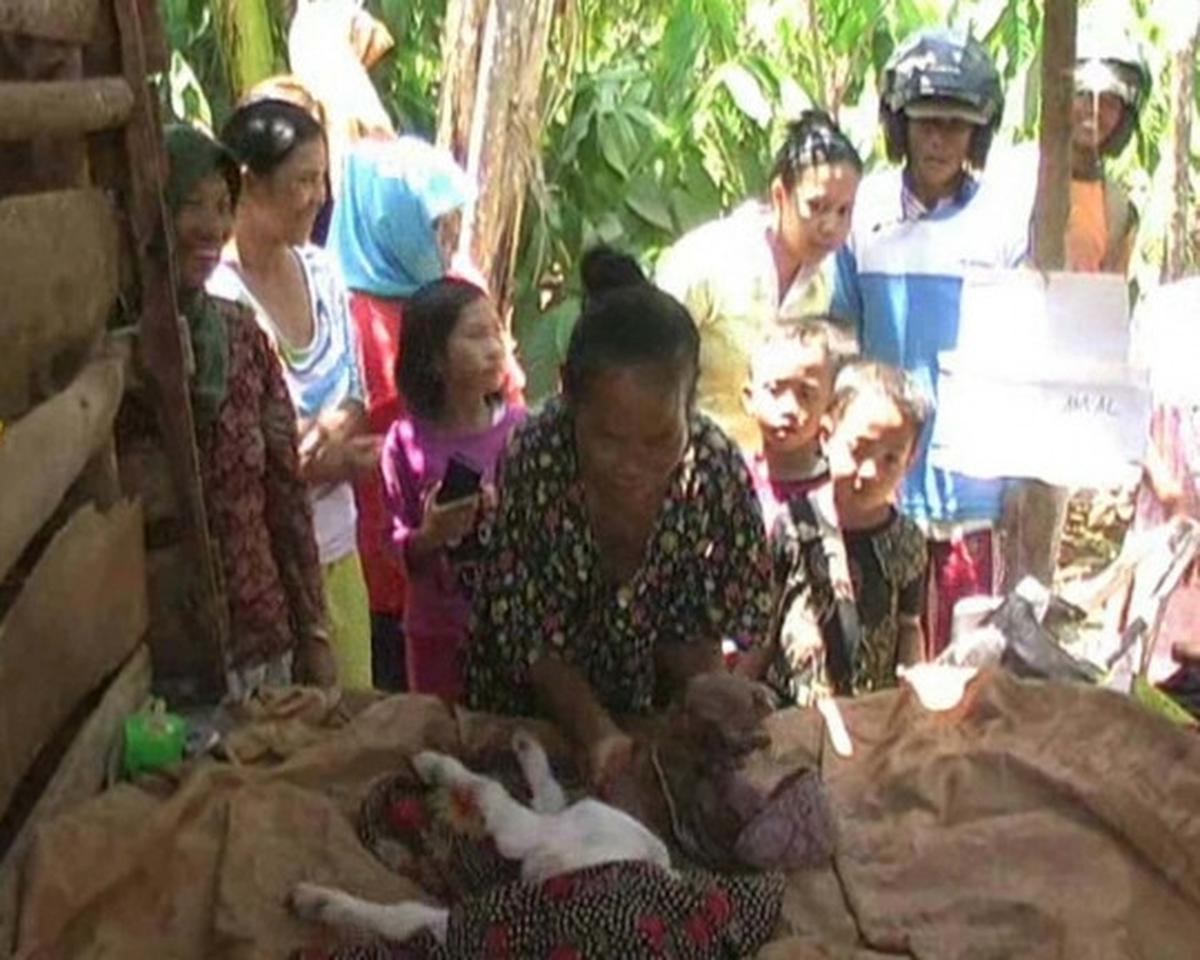 Penampakan anak kambing berkepala mirip kera gegerkan warga Batang