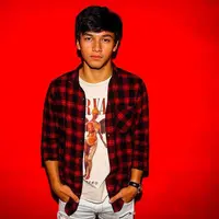 Baru-baru ini tersiar kabar bahwa si tapan Jefri Nichol memberikan bantuan kepada pemulung dan pengemudi ojek online yang menjadi saksinya. Hal ini diketahui dari akun gossip @lambe_turah. (Instagram/jefrinichol)