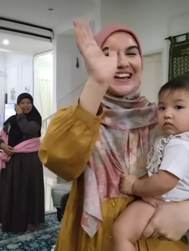 Irish Bella buka puasa Ramadhan di rumah Umi Pipik (Foto: Instagram _ummi_pipik_)