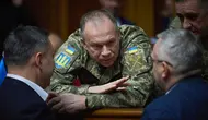 Zelenskyy Pecat Panglima Militer Ukraina