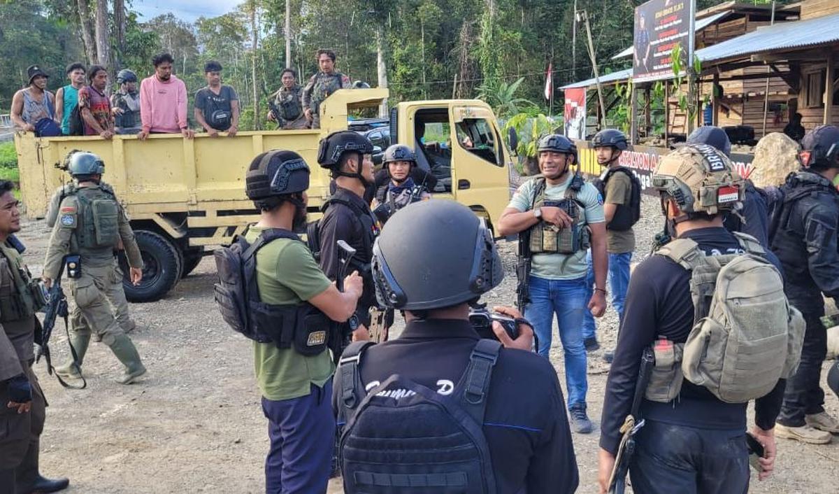 Fakhiri mengaku mendapatkan laporan bahwa di Intan Jaya gangguan kamtibmas seperti penembakan mengakibatkan pelayanan pemerintahan akan terganggu dan lumpuh.<br>