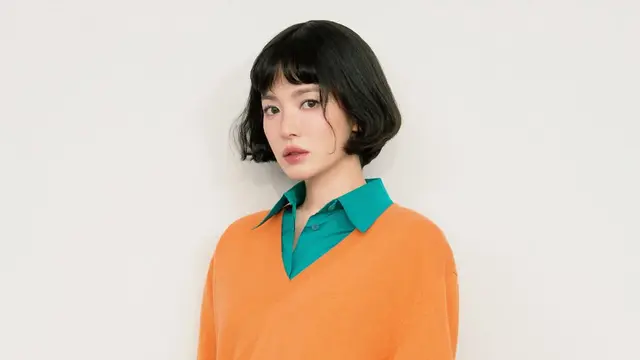 Gaya Rambut Bob Berponi ala Song Hye Kyo di Kampanye Fendi Peekaboo, Sentuhan Fresh yang Bikin Awet Muda