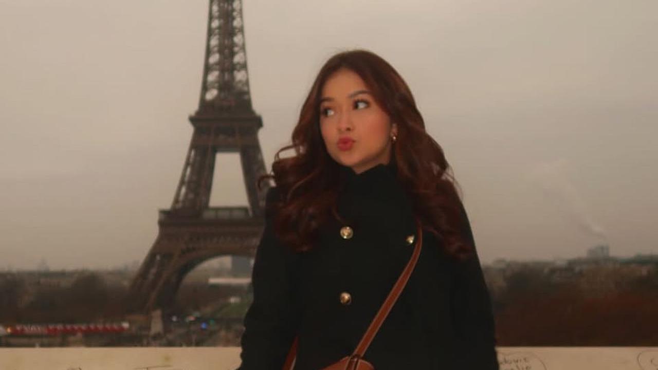 5 Potret Cantik dan Stylish Rebecca Klopper Liburan di Eropa, Outfinya Tak Pernah Gagal