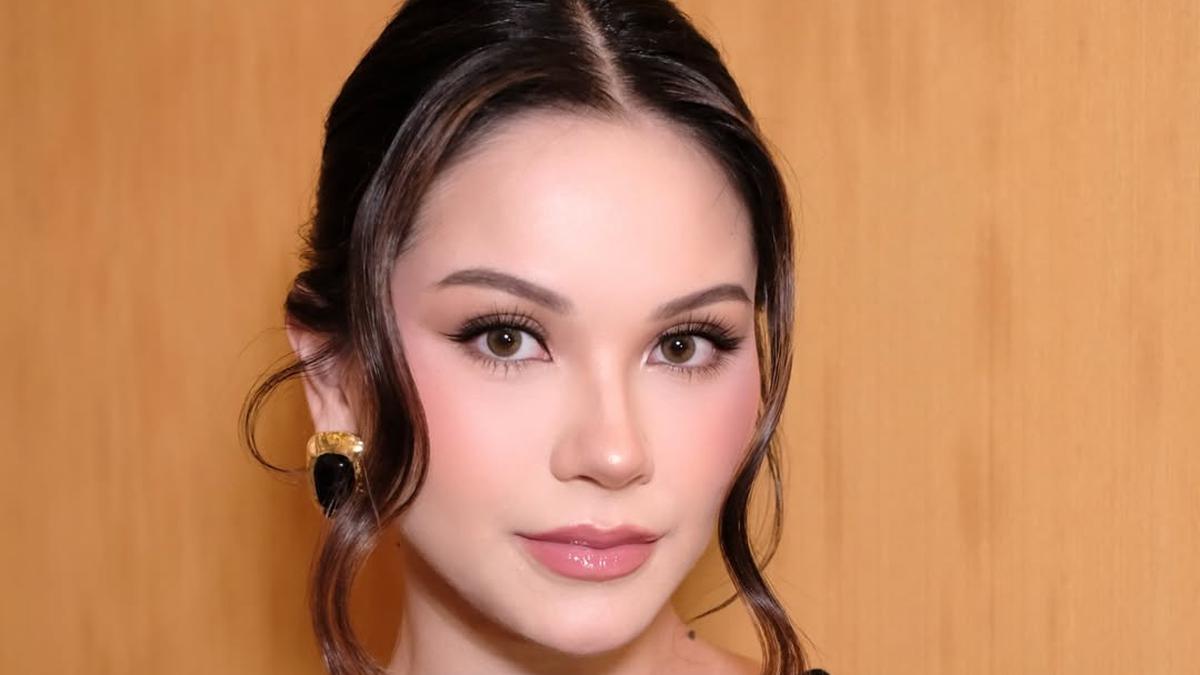 Bumil Glowing &amp; Elegan, Alyssa Daguise Tampil Memesona dengan Soft Glam Look Saat Kondangan