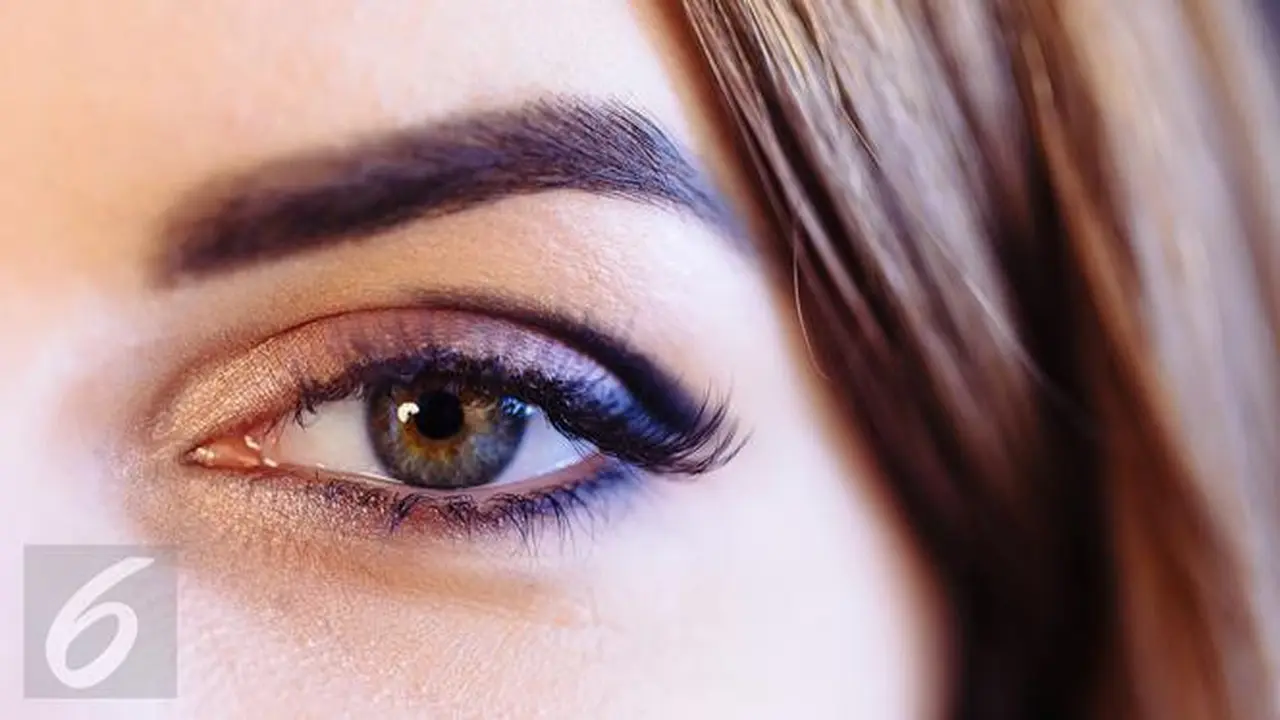 Cara mudah gunakan eyeliner sehari-hari