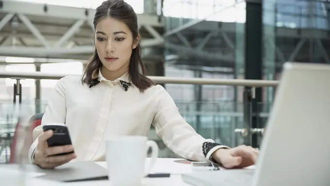 4 Kebiasaan di Kantor yang Bikin Kerja Kamu Lama
