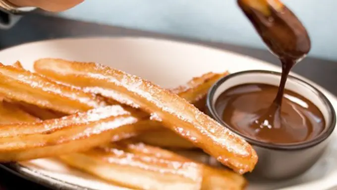 Churros makanan kekinian yang disukai banyak orang/copyright: imno
