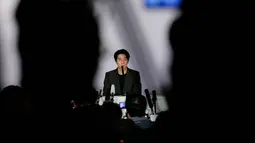 Putra Jackie Chan yang juga seorang aktor Jaycee Chan menggelar konferensi pers di sebuah hotel di Beijing, Cina, Sabtu siang (14/2). Chan baru saja keluar dari penjara akibat kasus narkoba. (REUTERS/Kim Kyung-Hoon)