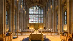 Tampilan pusat Kapel St George di Kastil Windsor, London, Inggris, Minggu (11/2). Pangeran Harry dan Meghan Markle akan mengadakan upacara pernikahan mereka di lokasi ini pada 19 Mei 2018. (AFP PHOTO/POOL/Dominic Lipinski)