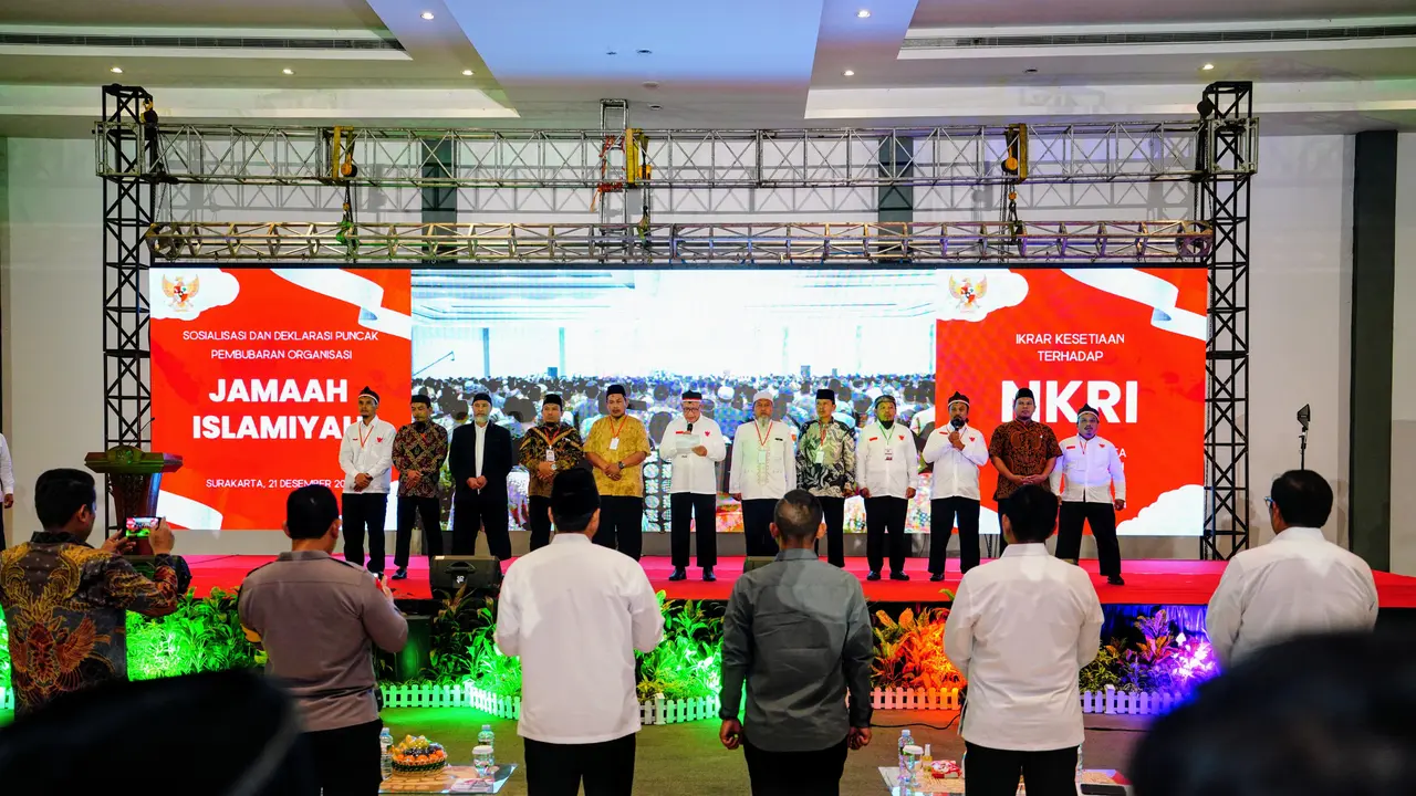 Kapolri menghadiri deklarasi pembubaran dan ikrar setia kepada Pancasila dari para mantan anggota Jamaah Islamiyah (JI) di Surakarta, Jawa Tengah.