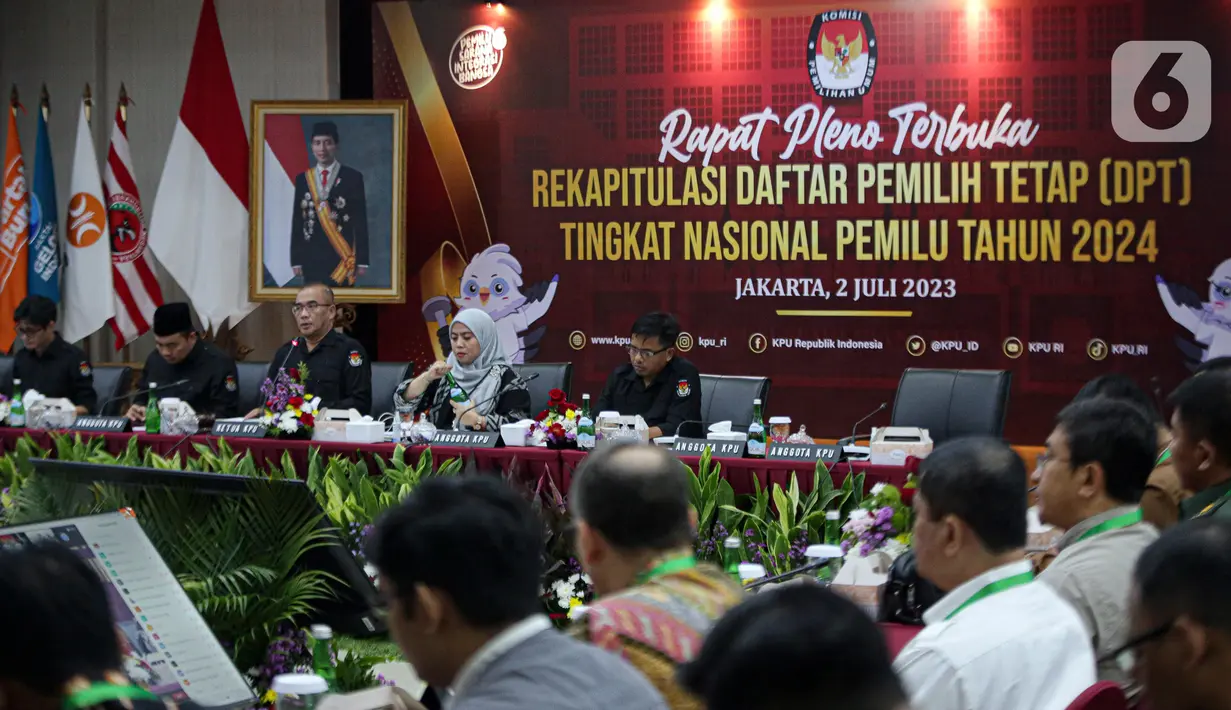 Proses pengumpulan DPT ini kata Hasyim juga dilakukan berjenjang mulai dari rekapitulasi oleh KPU tingkat kabupaten/kota, KPU tingkat provinsi, hingga dilanjutkan dengan rekapitulasi tingkat nasional yang diselenggarakan hari ini. (Liputan6.com/Faizal Fanani)