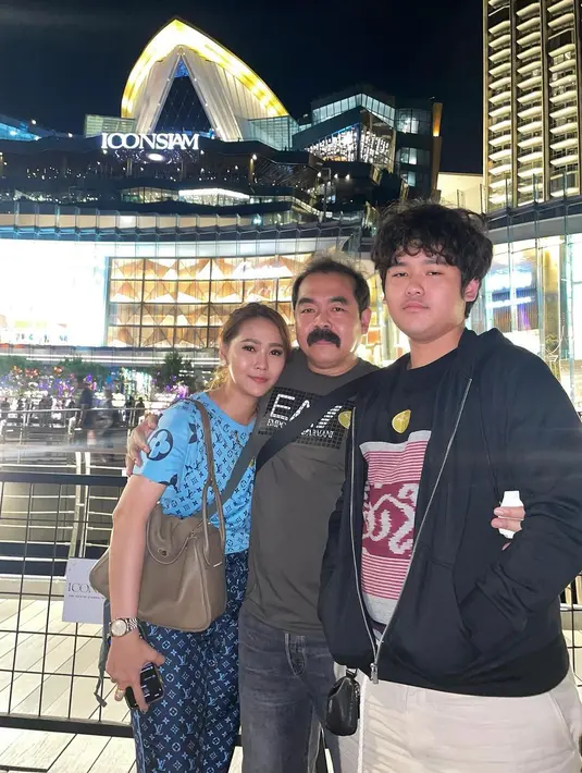 "Saya sih gak takut di bilg jelek,gembrot,gendut,mentalku wis ngalahi besi baja," tulis inul.d membagikan potret lawasnya. [Instagram/inul.d]